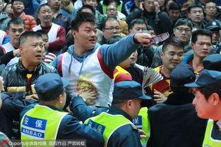 浙江球迷爆料视频,揭秘赛场幕后精彩瞬间  第3张